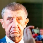 Uráží mě, když člověk, který totalitě sloužil, hovoří o nové totalitě, vpálil Babišovi ministr Dvořák